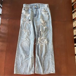 American eagle distressed wide leg jeans in size 8 short
